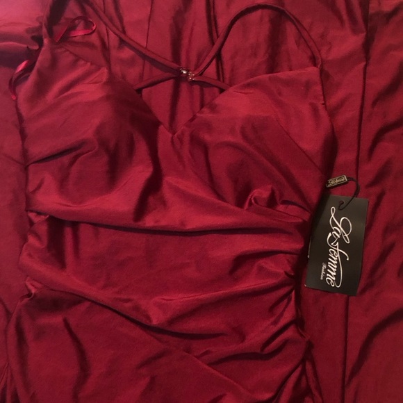 NWT La Femme Ling Crisscross Strapped High Slit Gown Burgundy Size 2 - Picture 11 of 12